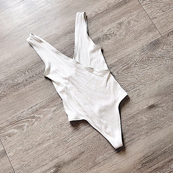 Aritzia Tops - ARITZIA • BABATON • Lido Bodysuit • Size XS • Sleeveless Ribbed V-Neck • White